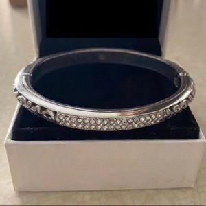 💫𝐁𝐑𝐈𝐆𝐇𝐓𝐎𝐍 CZ hinge bracelet